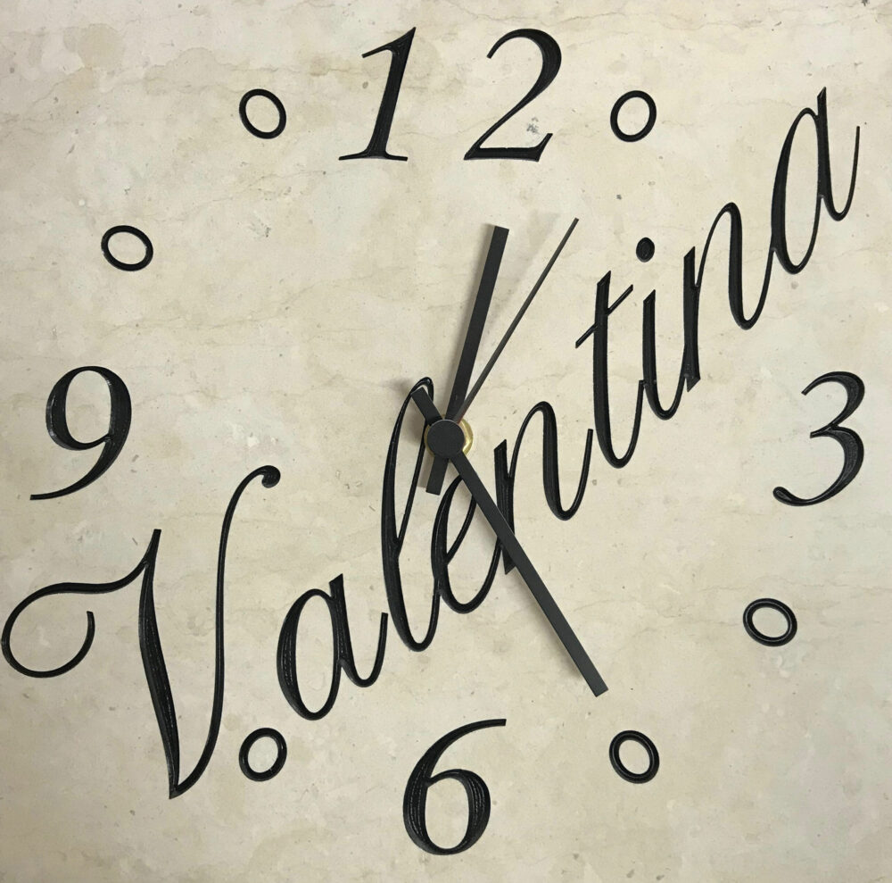 Orologio in pietra personalizzato 25 x 25 cm - immagine 2